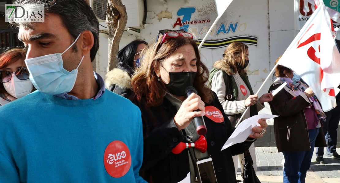 REPOR - Manifestación en Mérida por la jubilación parcial en la enseñanza concertada