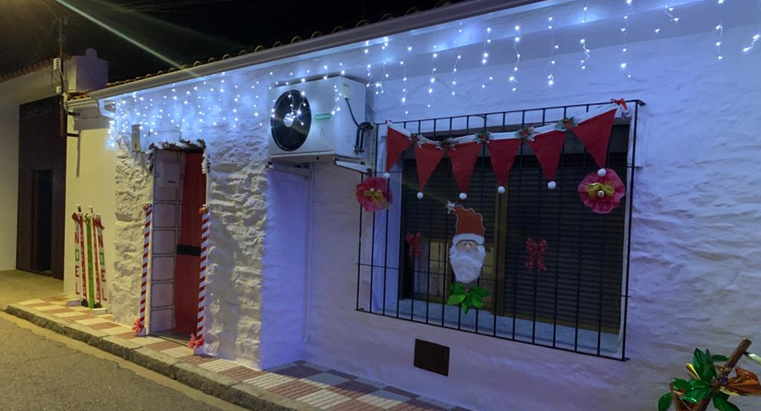 Palazuelo adorna sus calles con material reciclado durante la Navidad