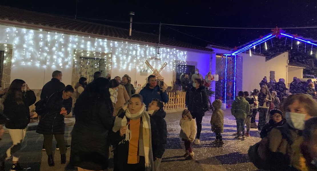 Palazuelo adorna sus calles con material reciclado durante la Navidad