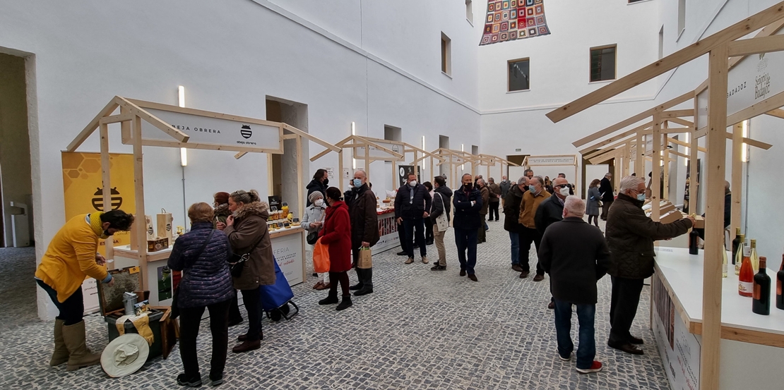 El Hospital acoge la 1ª Feria de Productos Locales de la Provincia de Badajoz