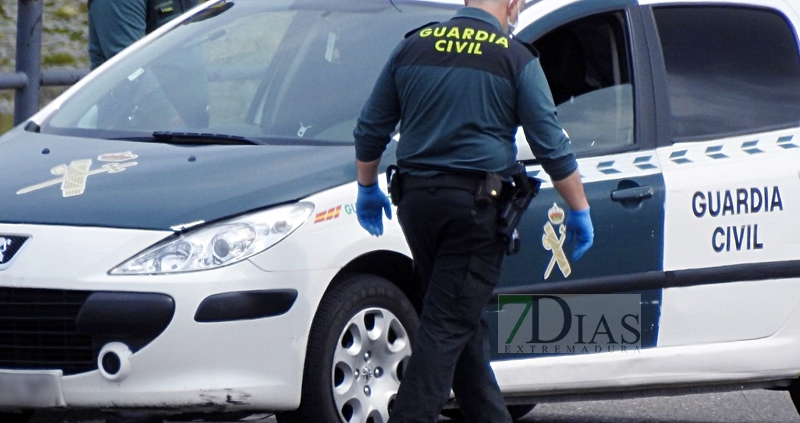 Encuentran un cuerpo sin vida dentro de un vehículo en la provincia de Badajoz