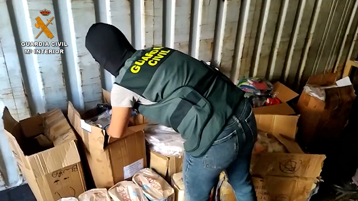 Detenido por apropiarse de donaciones de La Palma y venderlas en tiendas de segunda mano