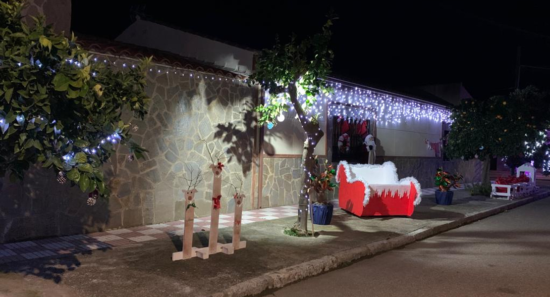 Palazuelo adorna sus calles con material reciclado durante la Navidad