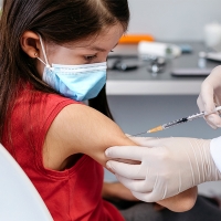 Las primeras vacunas para niños menores de 12 años llegan a España este lunes