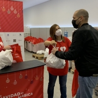 Coca-Cola reparte 1000 comidas de Navidad en Badajoz