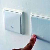 La luz baja un 48% y tendrá su segundo precio más bajo en más de un mes