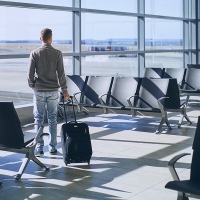 España prorroga la cuarentena para viajeros que lleguen desde 9 países