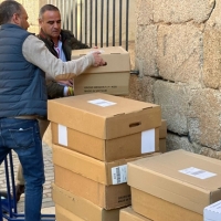 VOX entrega 500 kilos de alimentos destinados a los afectados por la crisis del Ayto. de Alburquerque