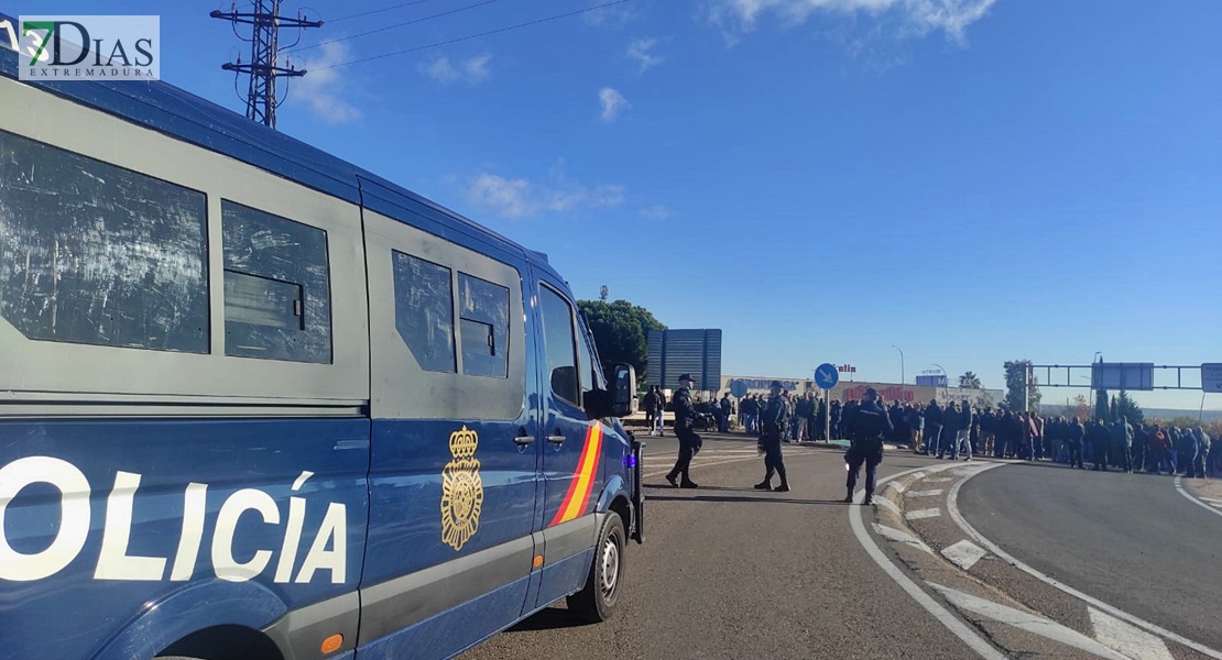 Miles de personas defienden el campo extremeño en Mérida