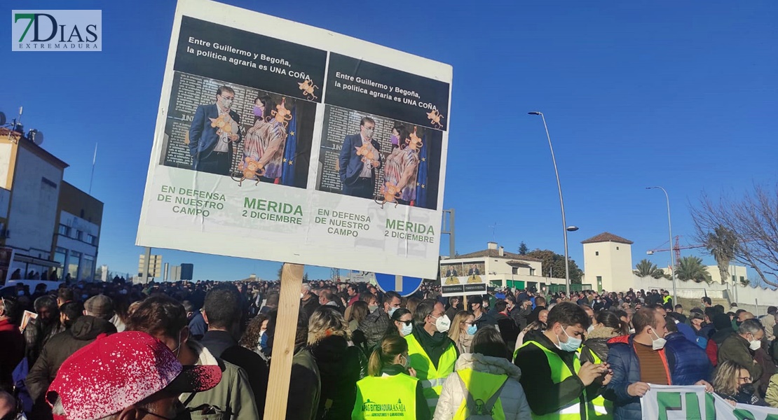 Miles de personas defienden el campo extremeño en Mérida