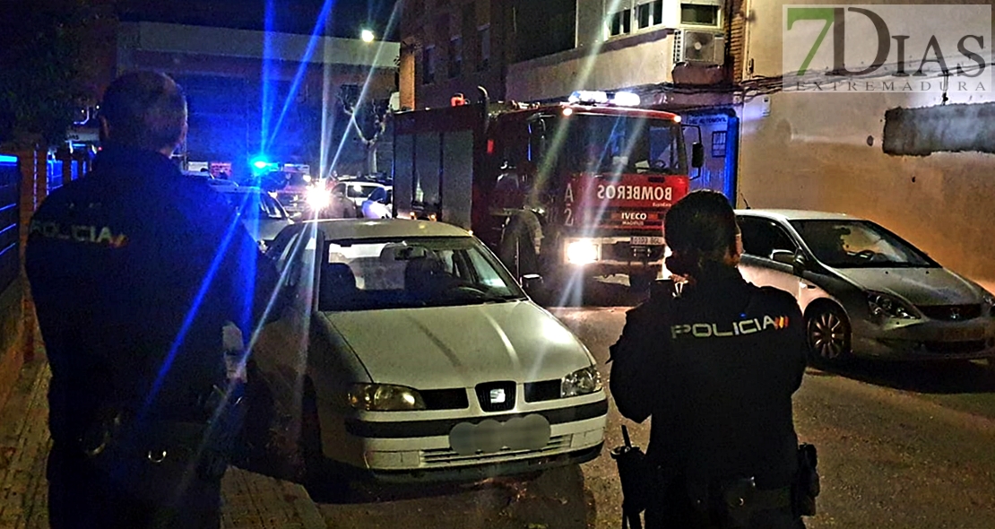 Un fuerte olor a gas alerta a los vecinos de la calle Juan Labrado (Badajoz)