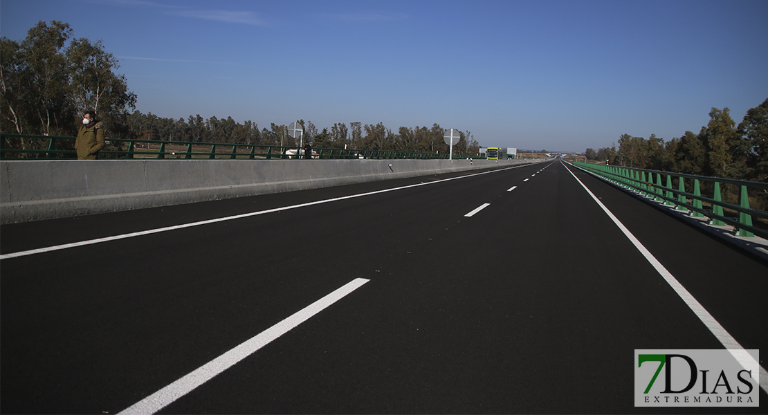 Inauguración del primer tramo de la Ronda Sur y el Puente 25 de abril en Badajoz