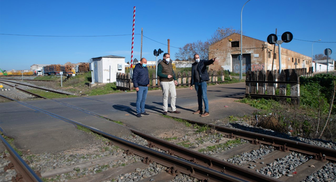 Cs pide a la Junta reformar la estación de autobuses y eliminar un paso a nivel en Almendralejo