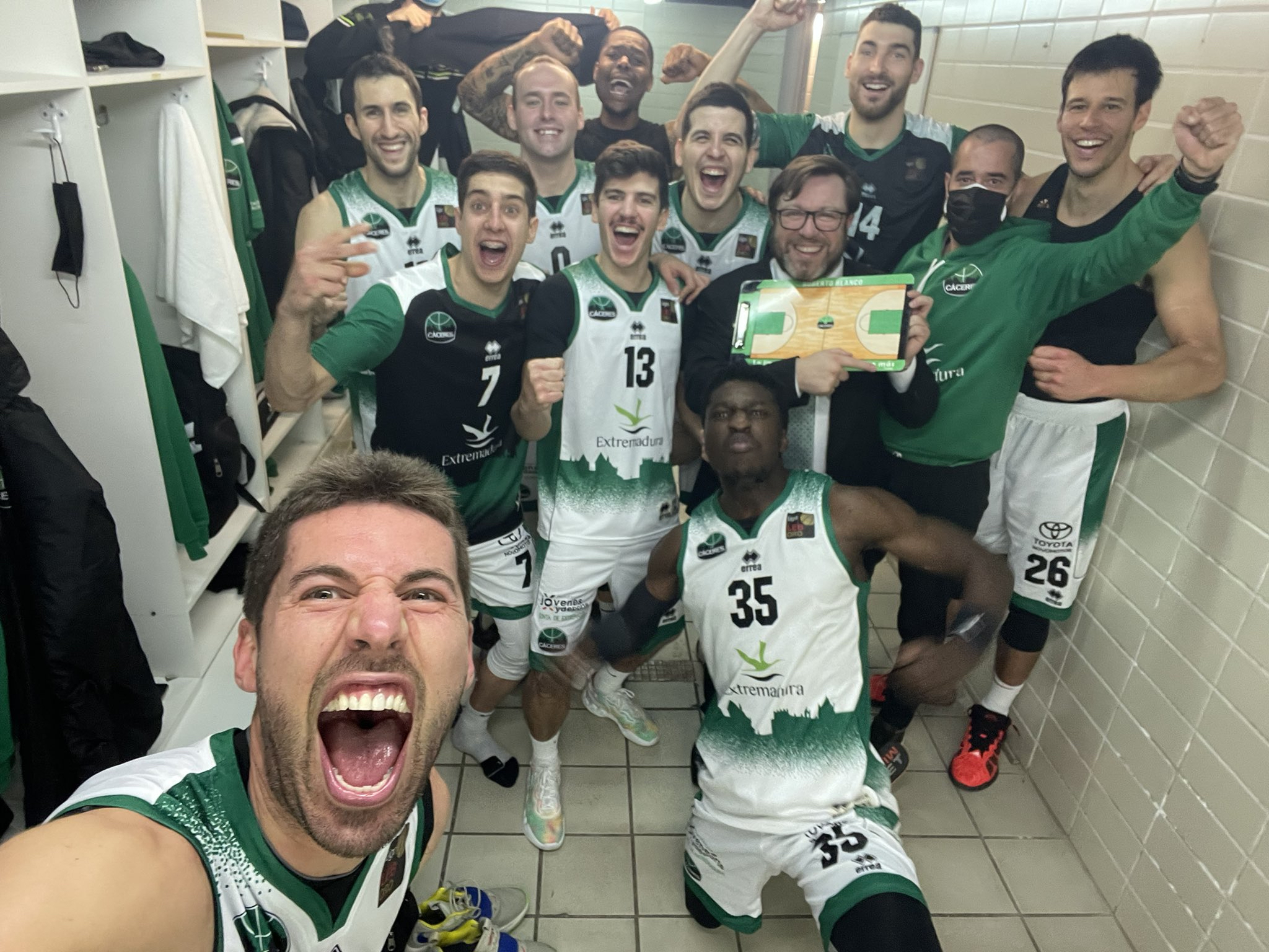 Explosiva remontada del Cáceres en Granada (80-86)