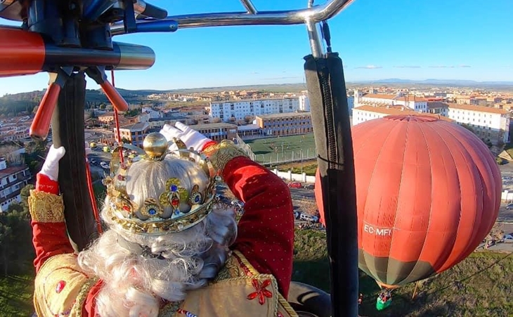 Los Reyes Magos llegan a Cáceres el lunes y sobrevolarán la ciudad en globo