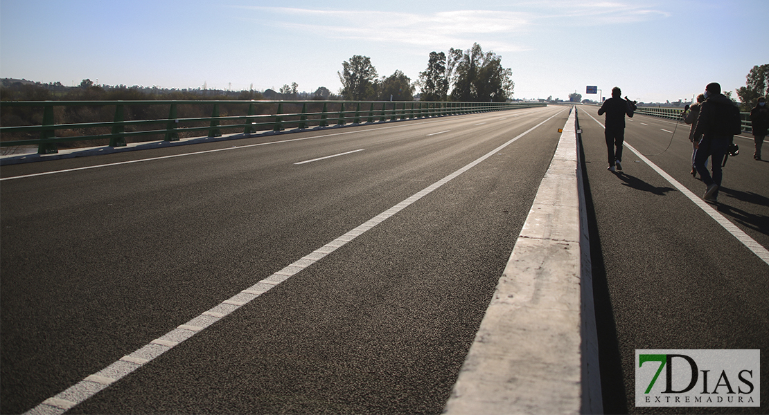 Inauguración del primer tramo de la Ronda Sur y el Puente 25 de abril en Badajoz