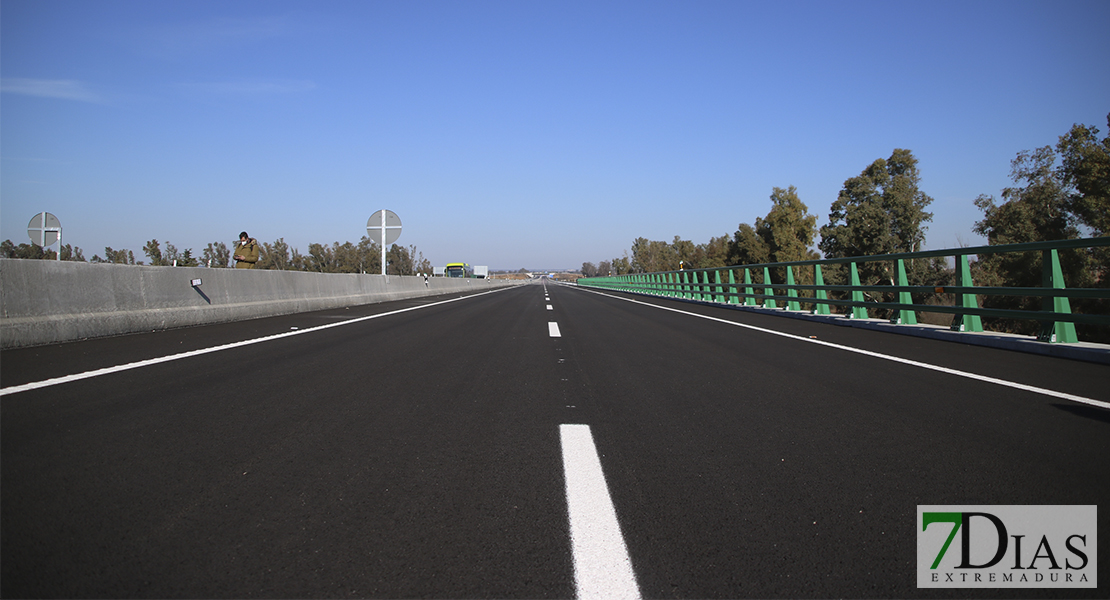 Inauguración del primer tramo de la Ronda Sur y el Puente 25 de abril en Badajoz