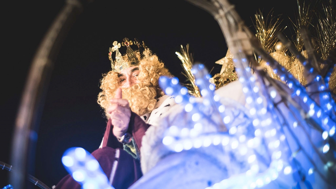 La lluvia no impide que Mérida disfrute de la Cabalgata de los Reyes Magos