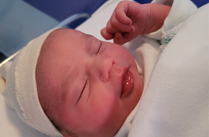 Alba el primer bebé de 2022, nació antes de tiempo