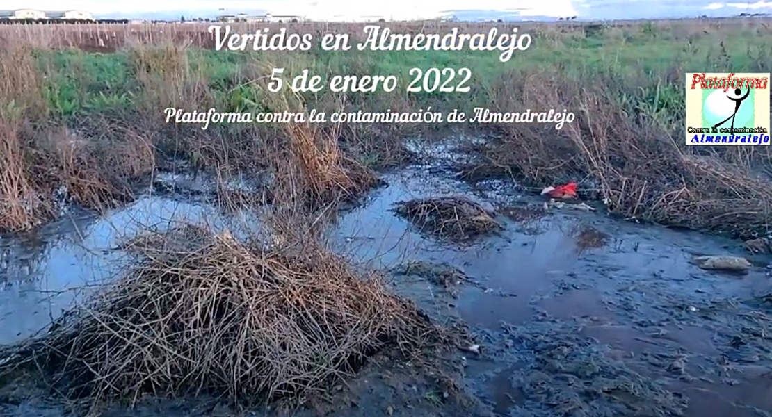 Así se encuentra una zona de Almendralejo debido a los vertidos