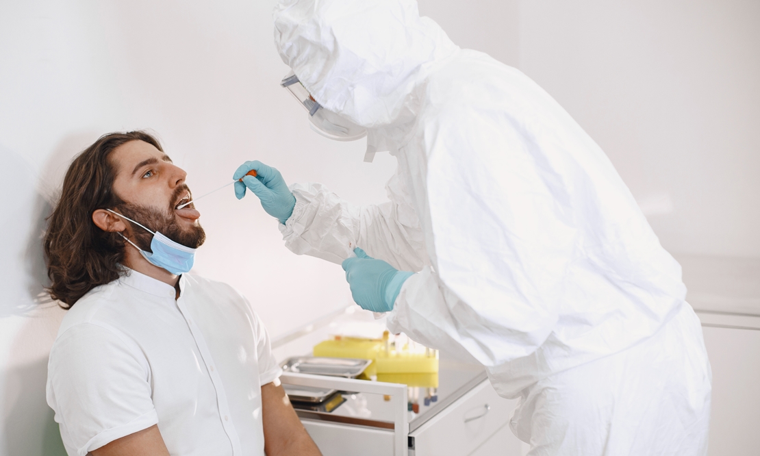 Los test de antígenos de saliva son más eficaces para detectar Ómicron