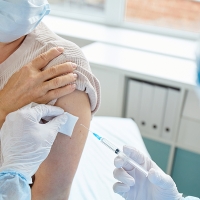 La tercera dosis de la vacuna sienta peor: esta es la razón