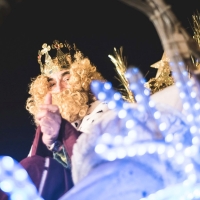 La lluvia no impide que Mérida disfrute de la Cabalgata de los Reyes Magos