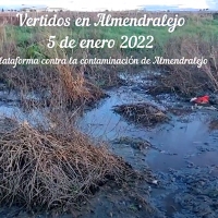 Así se encuentra una zona de Almendralejo debido a los vertidos