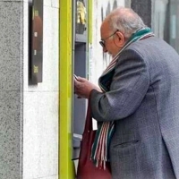 Piden al Gobierno que regule la exclusión financiera que sufren 10 millones de personas mayores