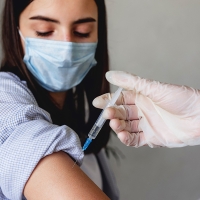 Extremadura: da comienzo la vacunación de la tercera dosis en treintañeros