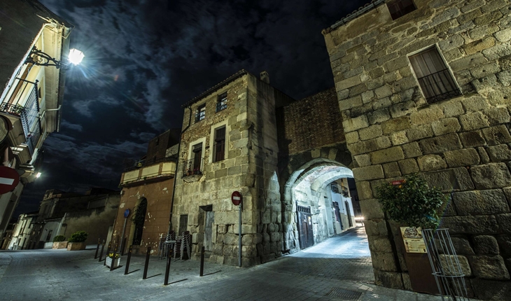 Quejas por la escasa iluminación en las calles de Coria: “Es incómodo e inseguro”