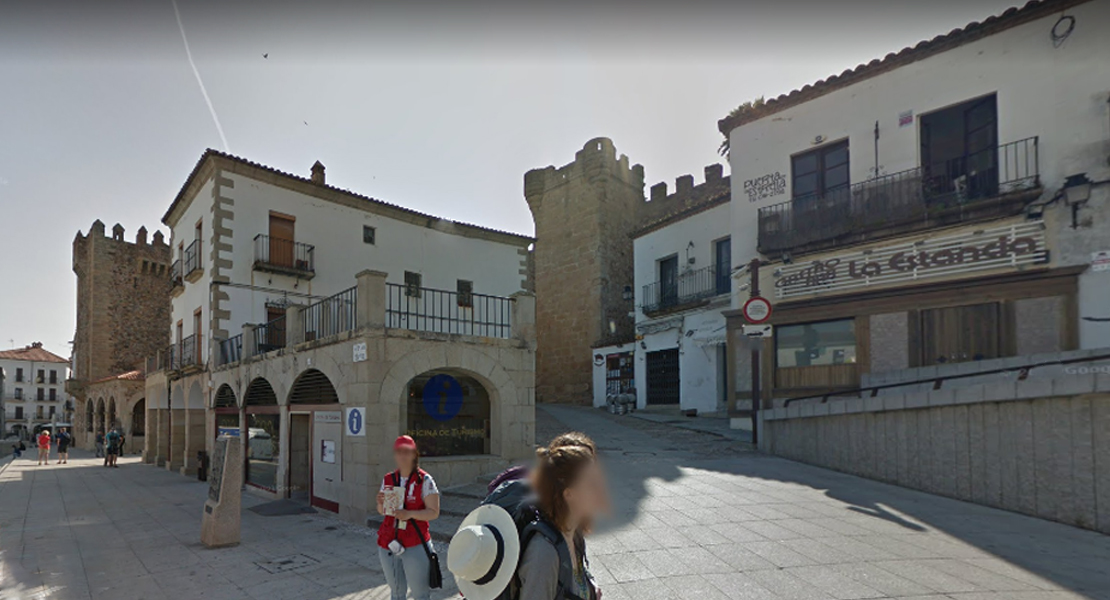 Inicia la demolición del local municipal aledaño a la Torre de los Púlpitos