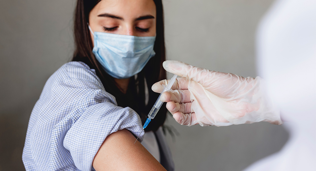 Extremadura: da comienzo la vacunación de la tercera dosis en treintañeros