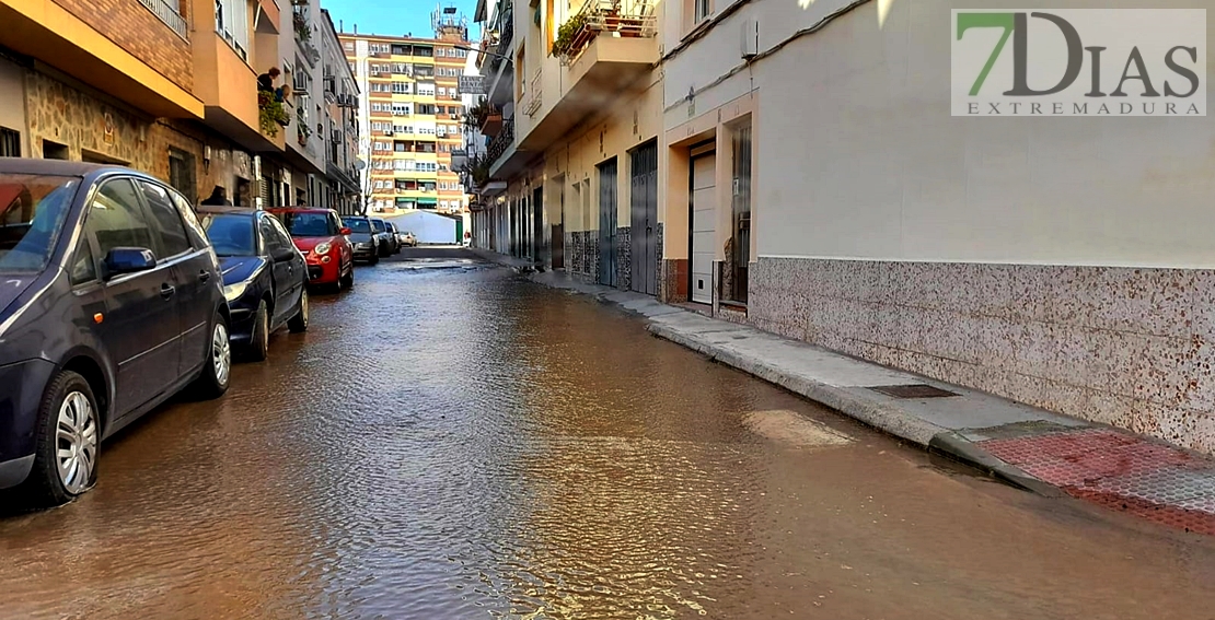 Nuevo reventón de tuberías en las calles de Badajoz