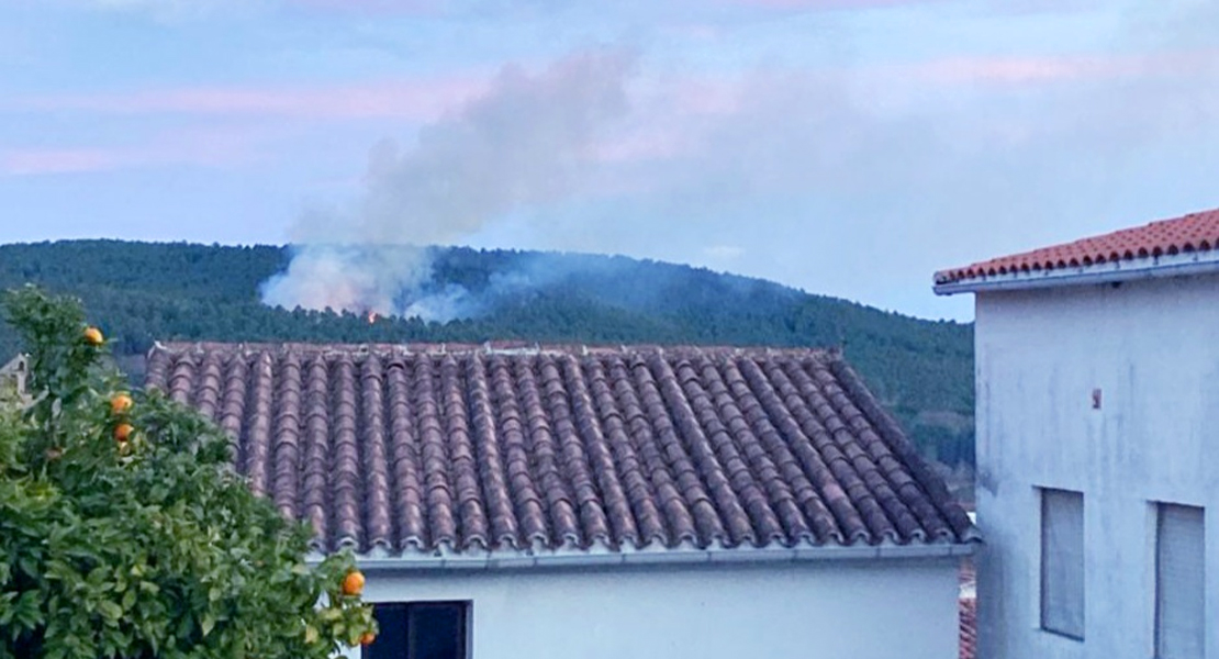 Bomberos Forestales de Extremadura actúan en un incendio en la Sierra de Gata