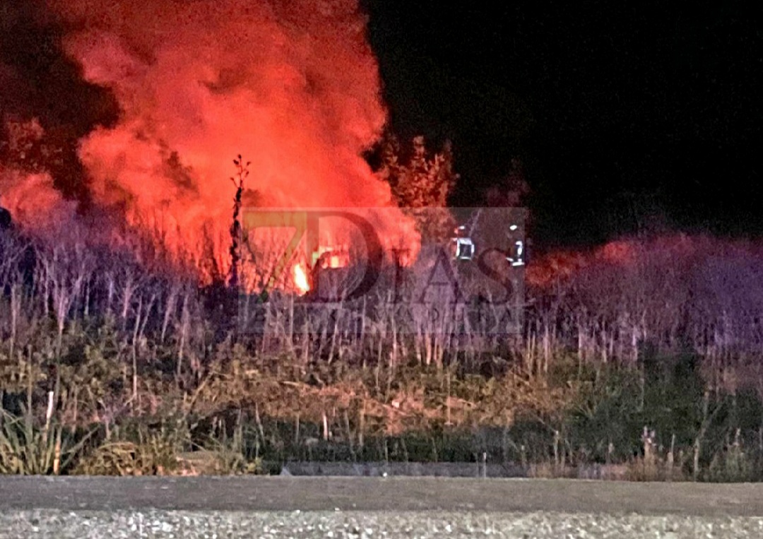 Un nuevo vehículo se incendia de madrugada en Badajoz