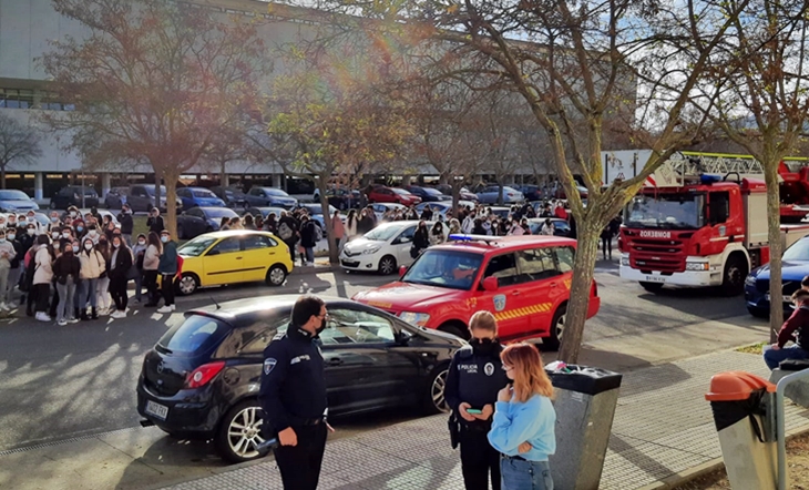 Un incendio obliga a desalojar la facultad de Formación del Profesorado de Cáceres