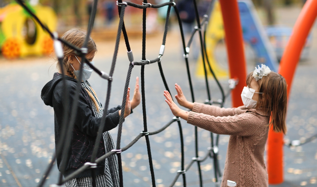 Mascarilla en exteriores: ¿están obligados los niños a llevar la mascarilla en el recreo?