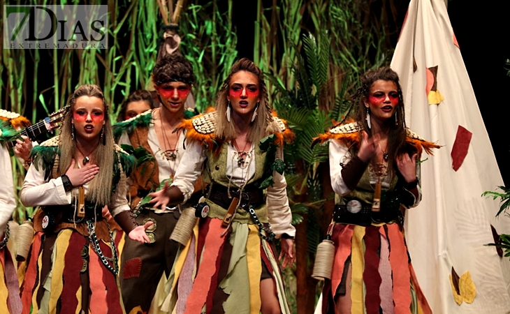 SEMIFINAL COMBA: Actuación y entrevista de la murga Los Minifolk