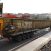 Dos transportes especiales quedan atascados en medio de Badajoz