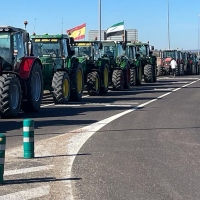 Agricultores cortan la autovía como protesta y en defensa del campo extremeño