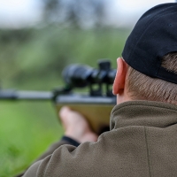 Ecologistas Extremadura pide prohibir a los cazadores tener armas en casa