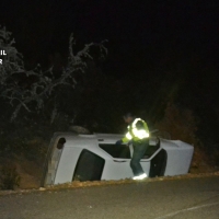 Se accidenta borracho y con un coche robado en la BA-159