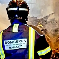 Una mujer es atendida tras un incendio de vivienda en Montijo
