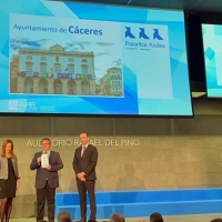 Cáceres recibe un reconocimiento por su gestión en la recogida selectiva de papel y cartón