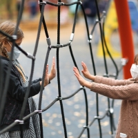 Mascarilla en exteriores: ¿están obligados los niños a llevar la mascarilla en el recreo?