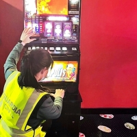 Detenidos por manipular máquinas de juego para obtener monedas en Trujillo