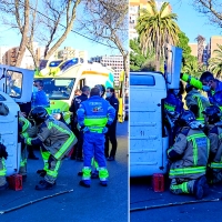 Queda atrapado tras tener un accidente en la calle Luis Chamizo de Badajoz
