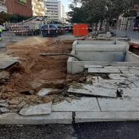 Aqualia trabaja en reparar una avería en la avenida Enrique Segura Otaño (Badajoz)