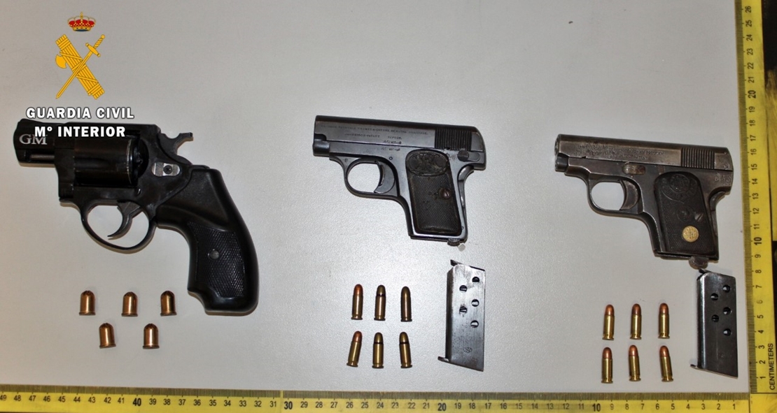 Detienen a dos pacenses por tenencia ilícita de armas, amenazas y encubrimiento